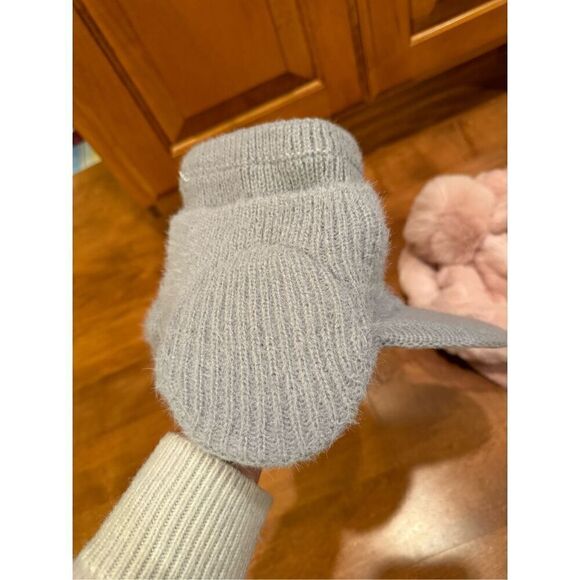 Woman’s never worn winter hat bundle - Picture 2 of 10